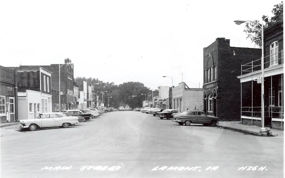Lamont0001 old black and white image of main st lined with cars